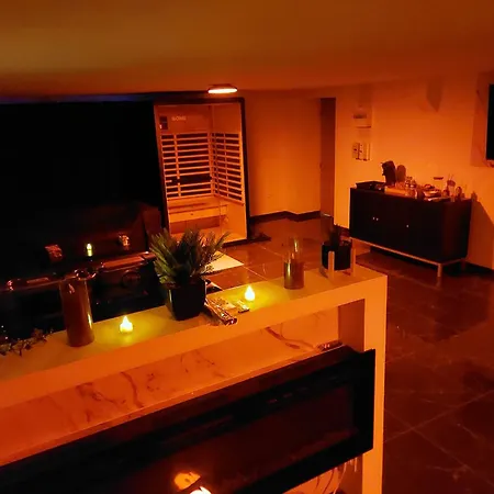 Privee Deluxe O'palawan Gold Centre بيت الحب