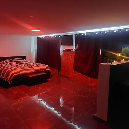 Privee Deluxe O'palawan Gold Centre بيت الحب *