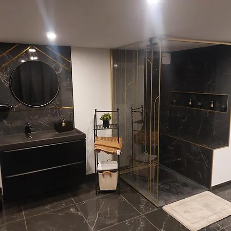 Suite Privee Deluxe O'Palawan Gold Proche Tourcoing Centre * Tourcoing