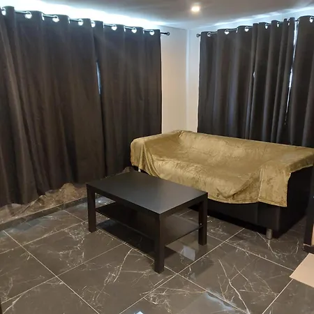 Privee Deluxe O'palawan Gold Centre بيت الحب *